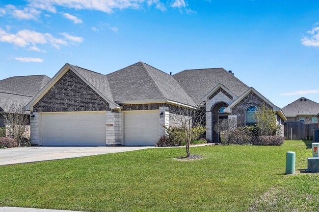 Building Photo - One story, and a 3-car garage!