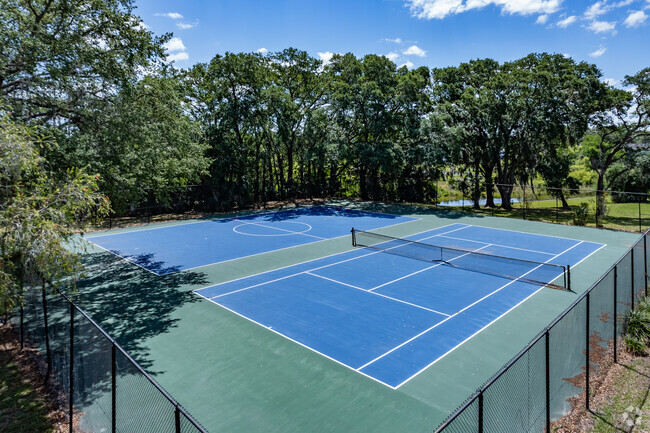 Tennis Court - Villa Del Mar Apartments