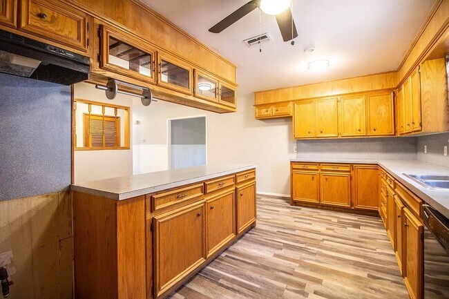 Photo - Great 3 bedroom 2 bathroom house!