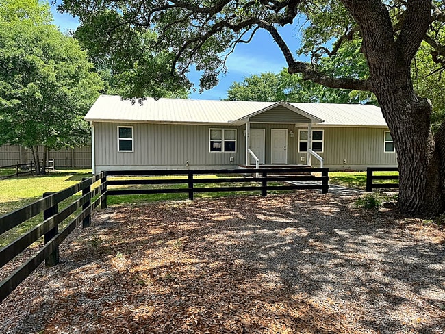 Building Photo - 2 BR 2BA Duplex in Holly Ridge