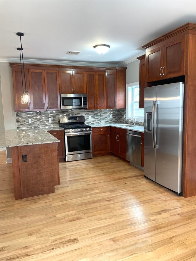 Photo - 734 COUNTY Ave