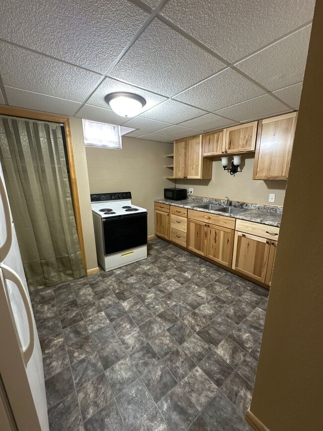 Photo - EZ - 202 Triplex Unit B