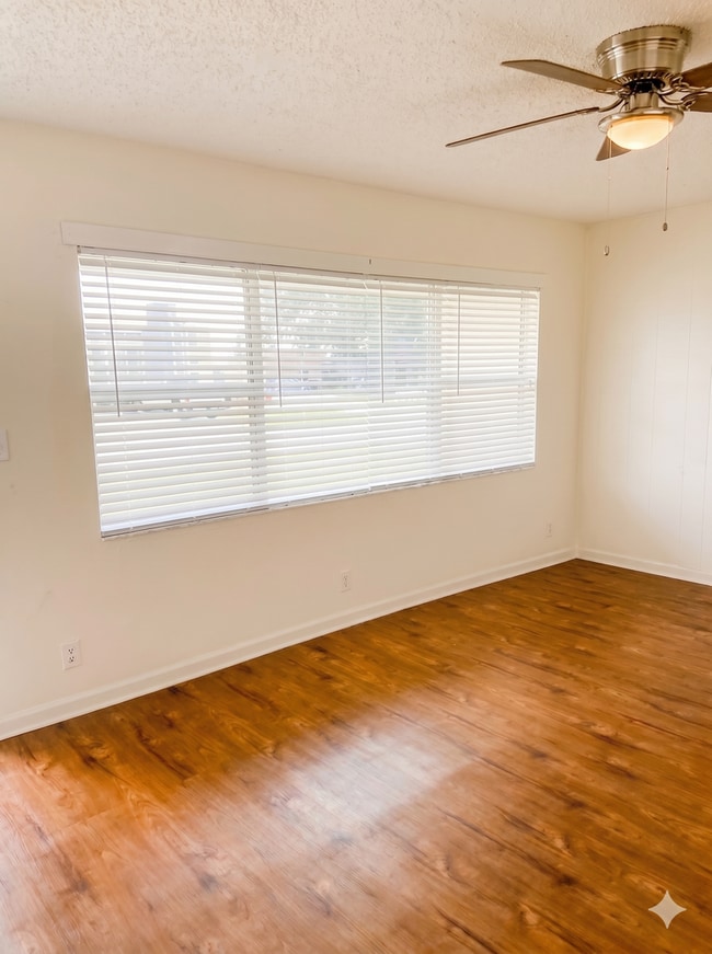 Photo - Spacious 3-Bedroom Home in Prime Pinellas Park Location – 1,354 Sq Ft