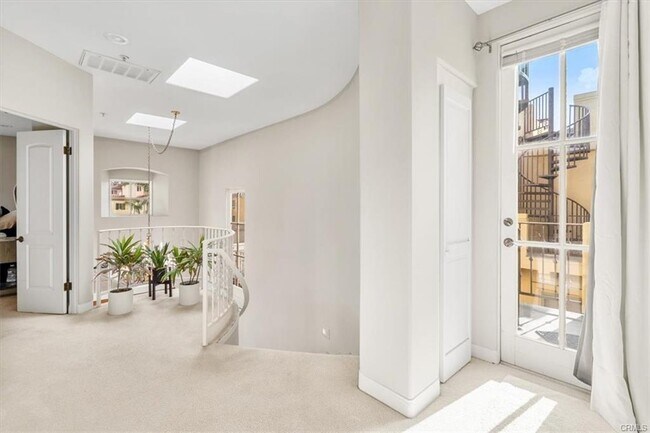 Photo - 723 S Broadway