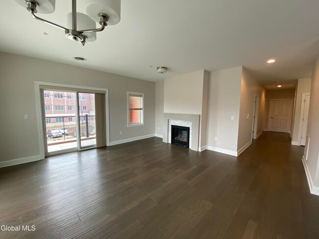 Photo - 2 West Ave Unidad 201