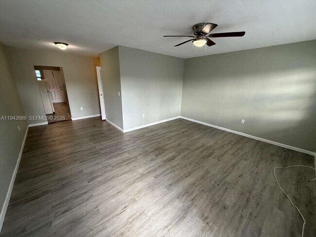 Building Photo - 1451 NE 170th St Unit 208A