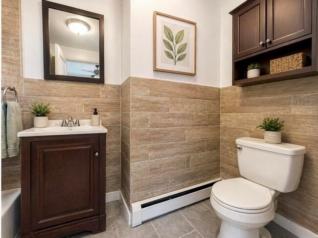 Photo - 13 E 17th St