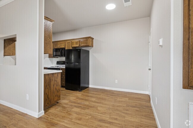 2BR, 2BA - 810SF - Dining Area
