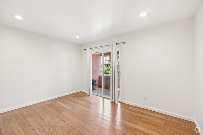 2BR, 1BA - 1,000SF - Living Room