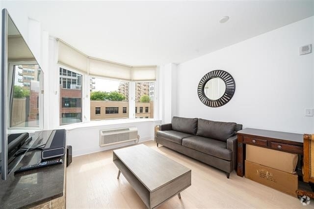 Building Photo - 1400 Hudson St Unit 424 Rental