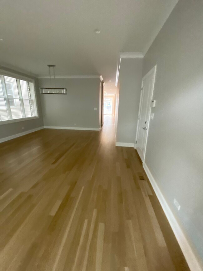 Photo - 3229 N Kenmore Ave Unidad 2