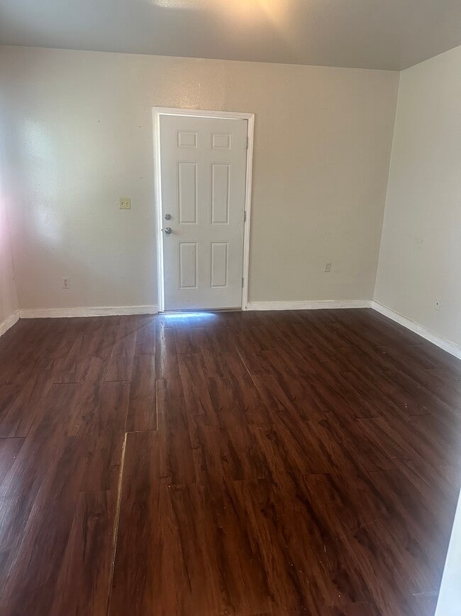 Photo - 206 N G St