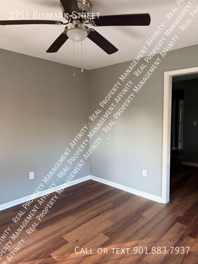 Photo - 1751 Bismark St