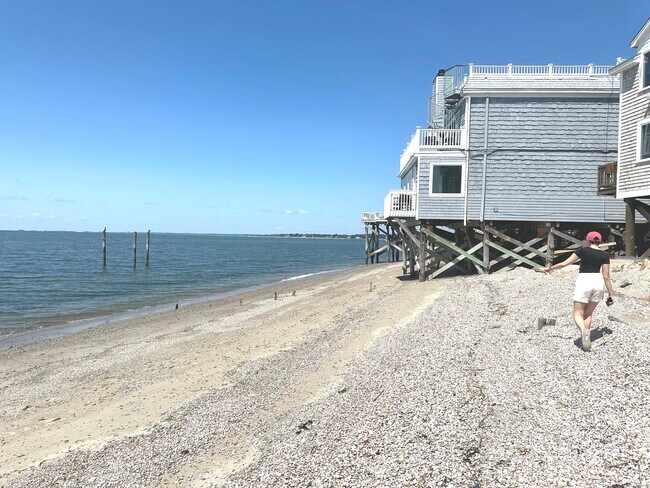 2149 Fairfield Beach Rd