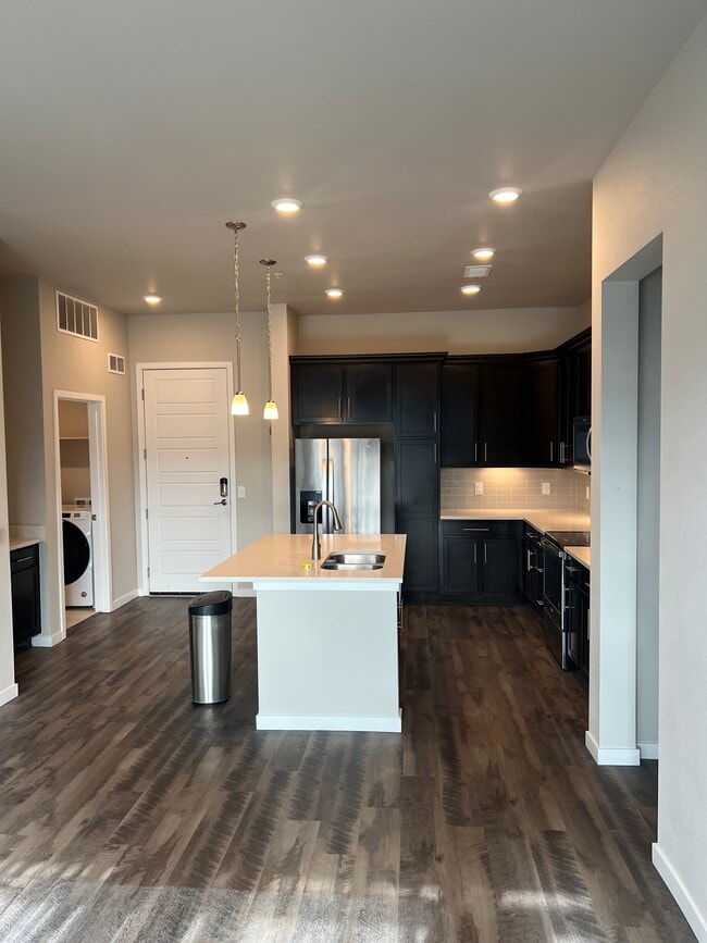 Kitchen - 420 E Fremont Pl Unit 404