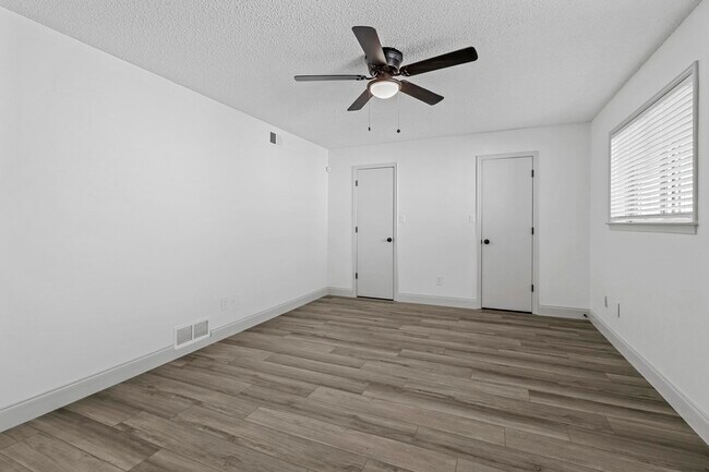 Photo - 2404 Kentfield Ln