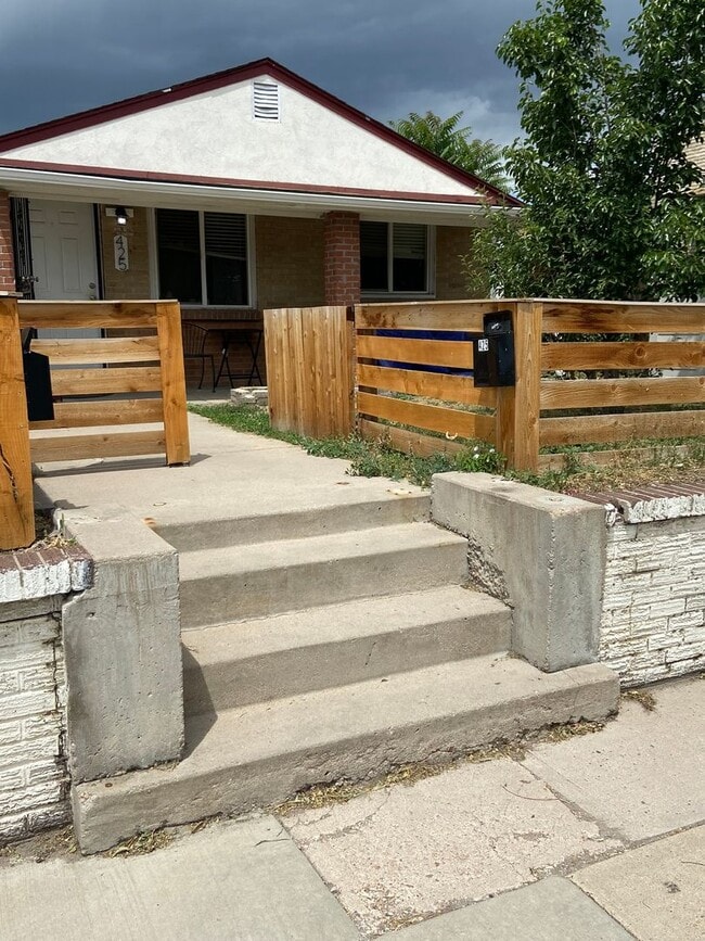 Building Photo - Cute & Cozy Two Bedroom in Westwood!