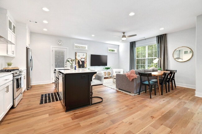 Photo - 2345 E Amherst Aly Unidad ID1221843P