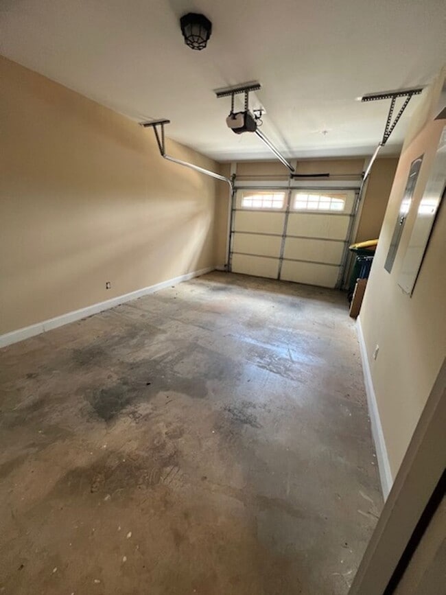 Photo - 2 bed 2.5 Condo- Great Location!