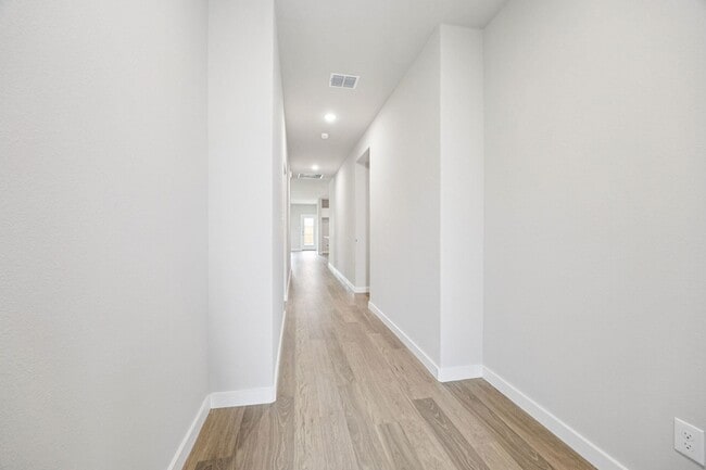 Photo - 523 Whispering Winds Trl