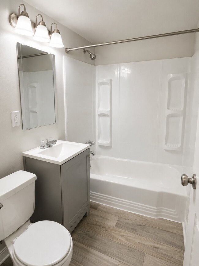 Photo - 8263 Russell Rd