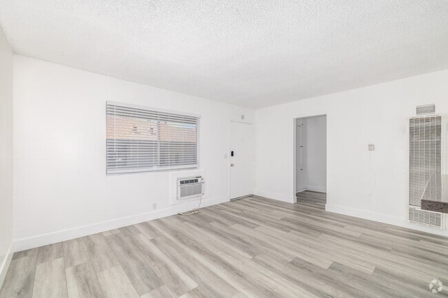 1BR, 1BA - 550SF - Living Room - Citrus Pacific Villas