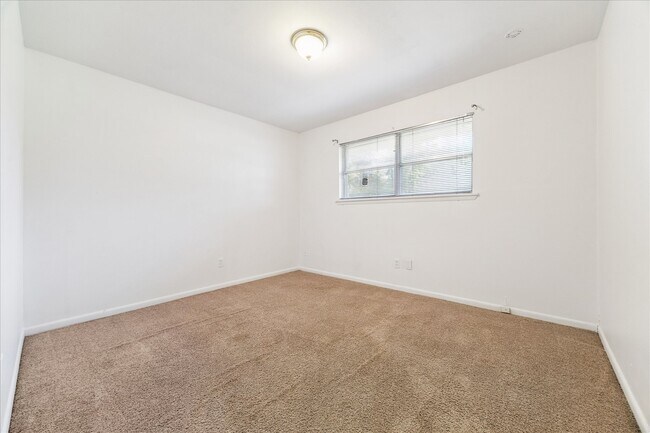 Photo - 5422 Spellman Rd