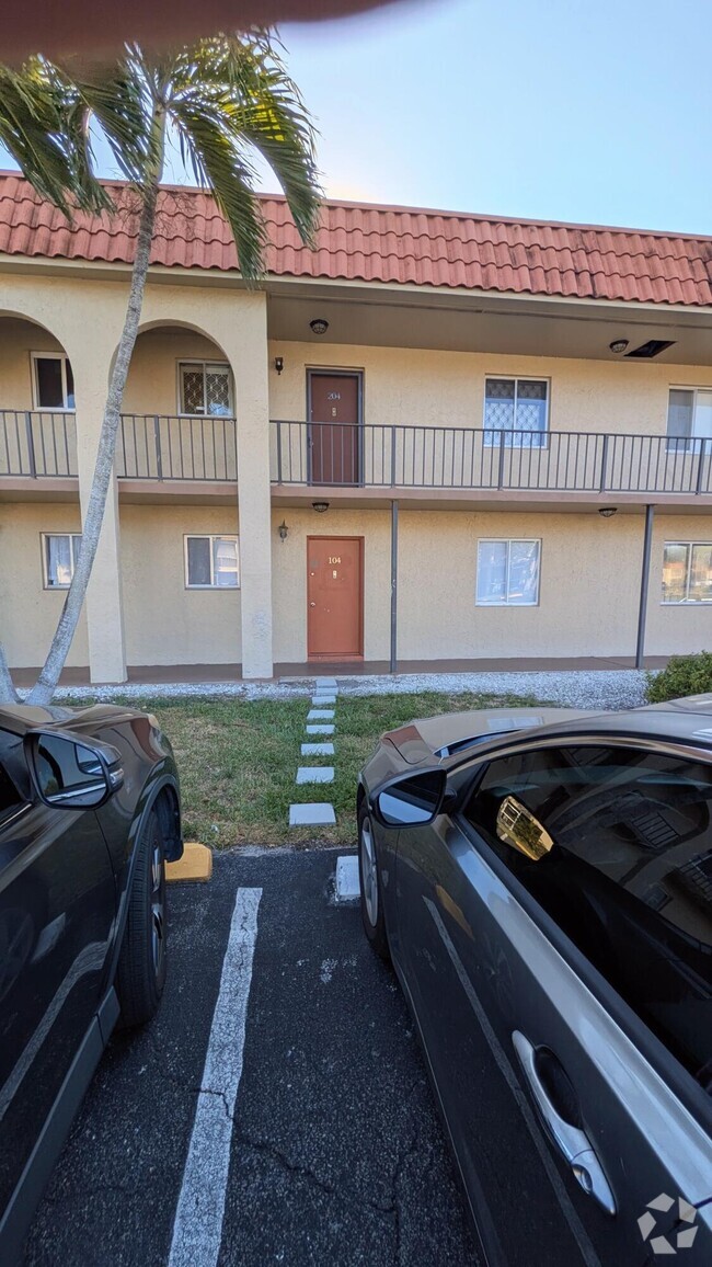 Building Photo - 6048 Forest Hill Blvd Unit 104 Rental