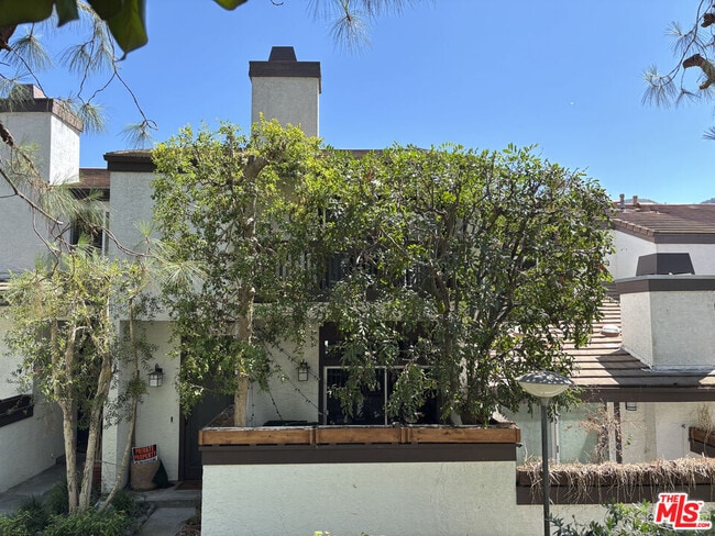 Building Photo - 1546 Palisades Dr Rental