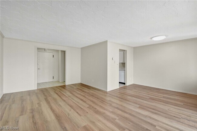 Building Photo - 12900 Lake Ave Unit 1707