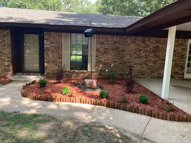 Photo - 1903 Ginnett Rd