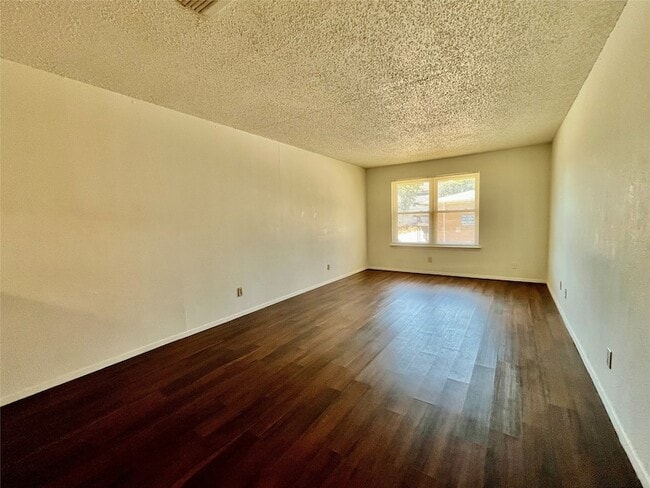 Building Photo - 410 Bryan St Unit 10 Rental