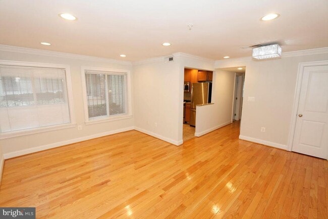 Photo - 1901 Lincoln Rd NE