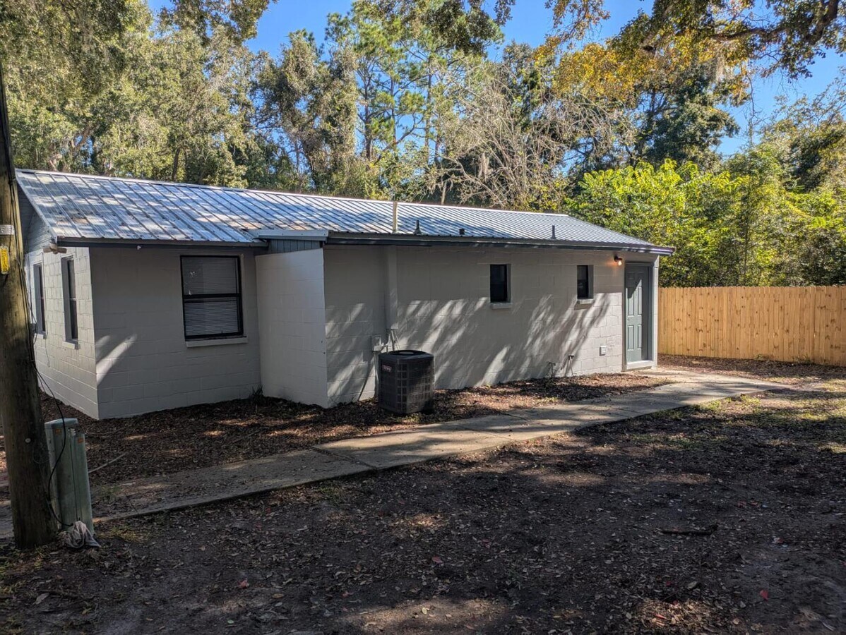 Photo - 637 NE Waldo Rd