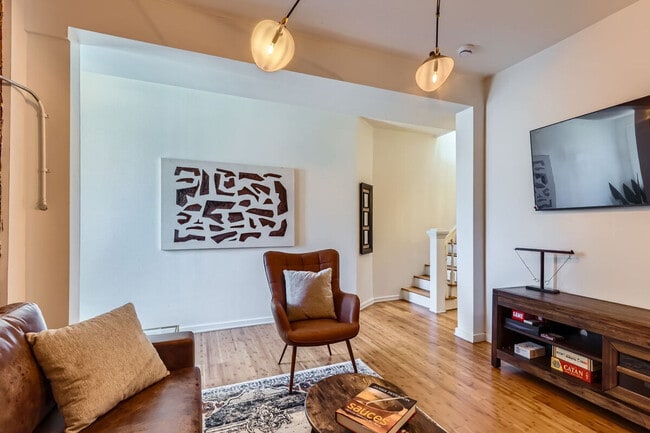 Photo - 2925 Curtis Street Unit ID1352698P