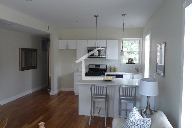 54 Kent St Unit 1