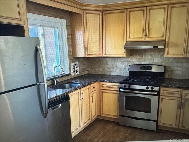 Photo - 520 Dawson Ln