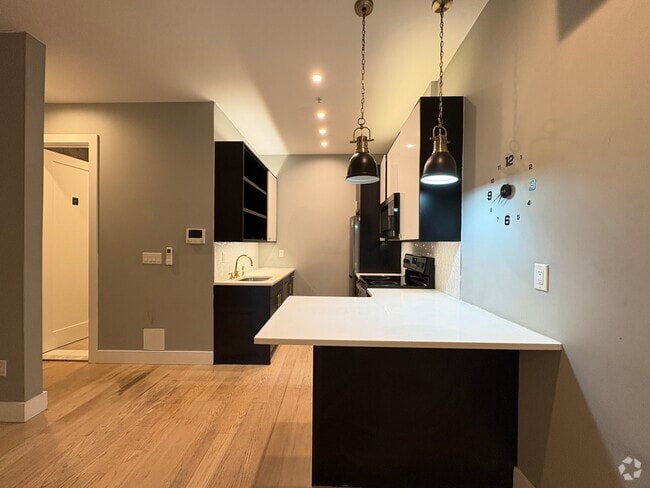 Building Photo - 609 Communipaw Ave Unit 3R Rental