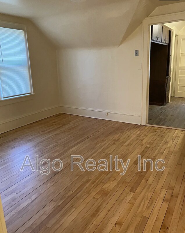 3250 N Logan Ave
