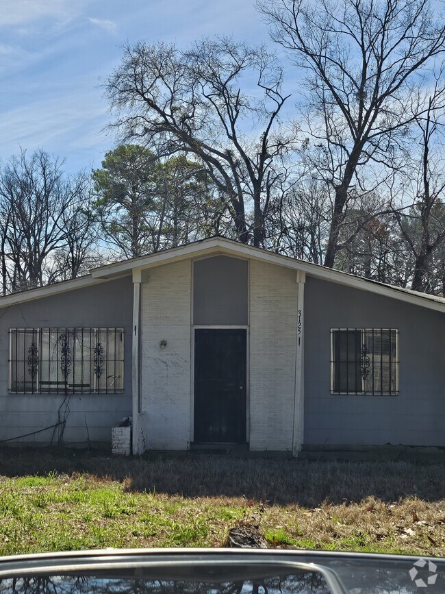 Building Photo - 3125 Burch St Rental