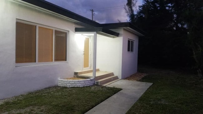 Building Photo - 510 NW 113th St Unit 512