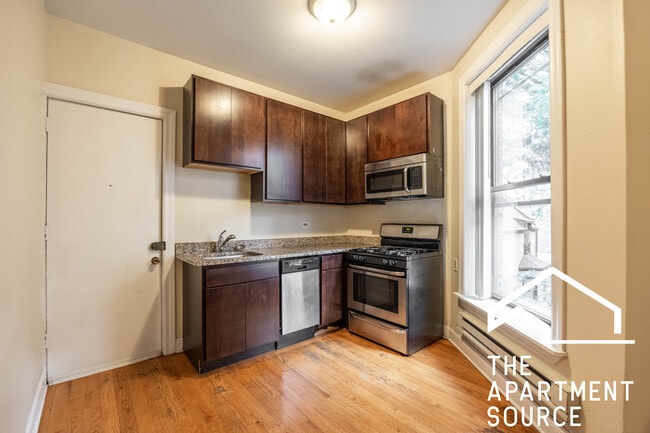 Building Photo - 1230 N Dearborn St Unit 2