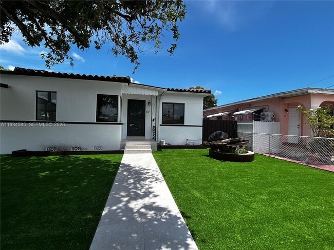 Building Photo - 801 NW 35th Ave Unit 1