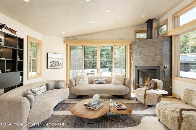 Photo - 1190 Riverside Dr