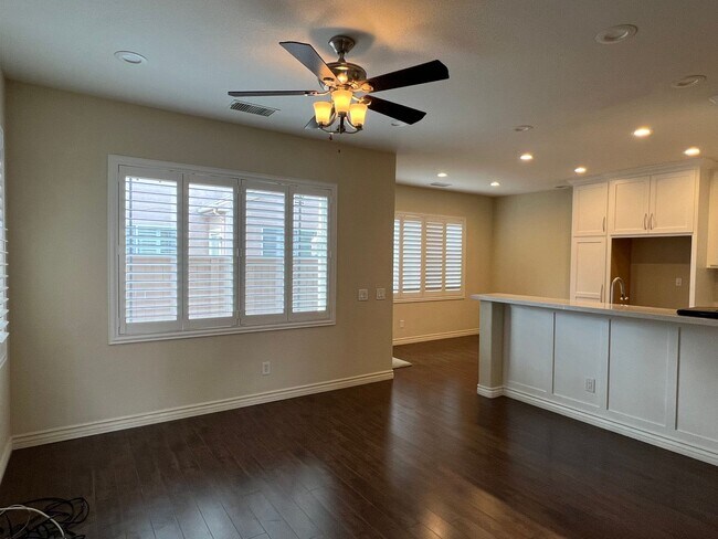 Photo - Tustin Grove: 3 Bedroom 2.5 Bath Attached ...