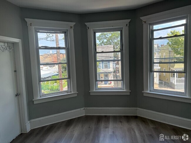 Building Photo - 275 Prospect St Rental