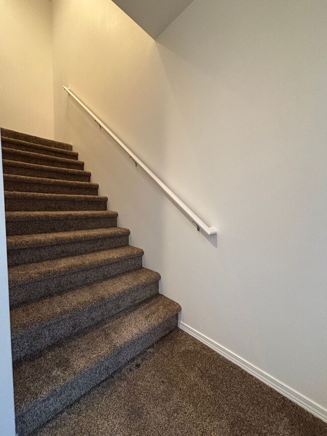 Photo - $500 Off 1st Month w/ 12m Lease! Pet Frien... Unidad 1622 #3