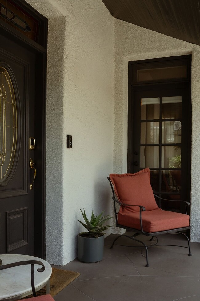 Photo - 112 E 16th St