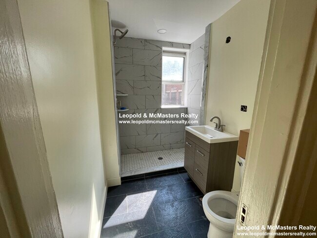 Photo - 112 Queensberry St
