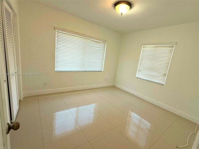 Photo - 35 E 15th St